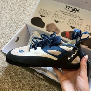 Evolv Women's Athletic Climbing Shoes - Blue and Black